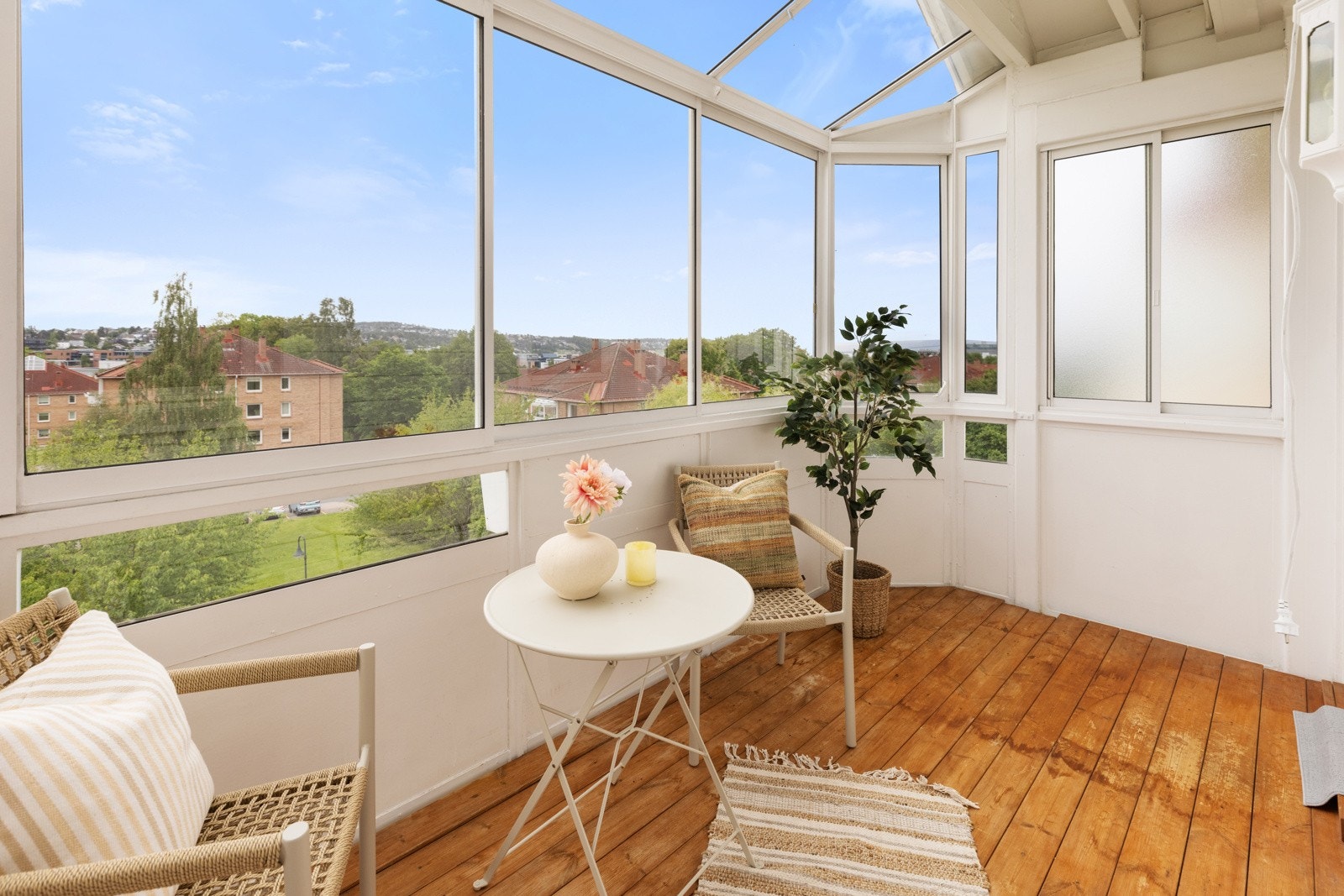 Denne herlige balkongen kan bli din med utsikt til Oslofjorden Galleribilde