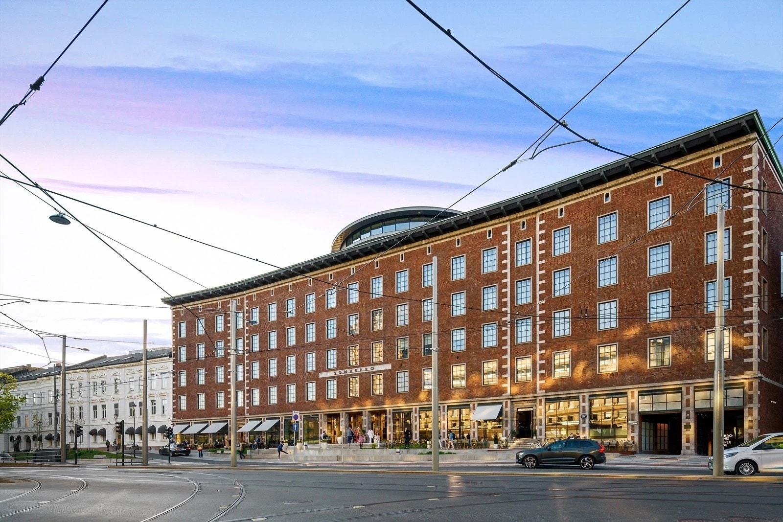 Solli plass med yrende uteliv, gode kaféer og restauranter. Galleribilde
