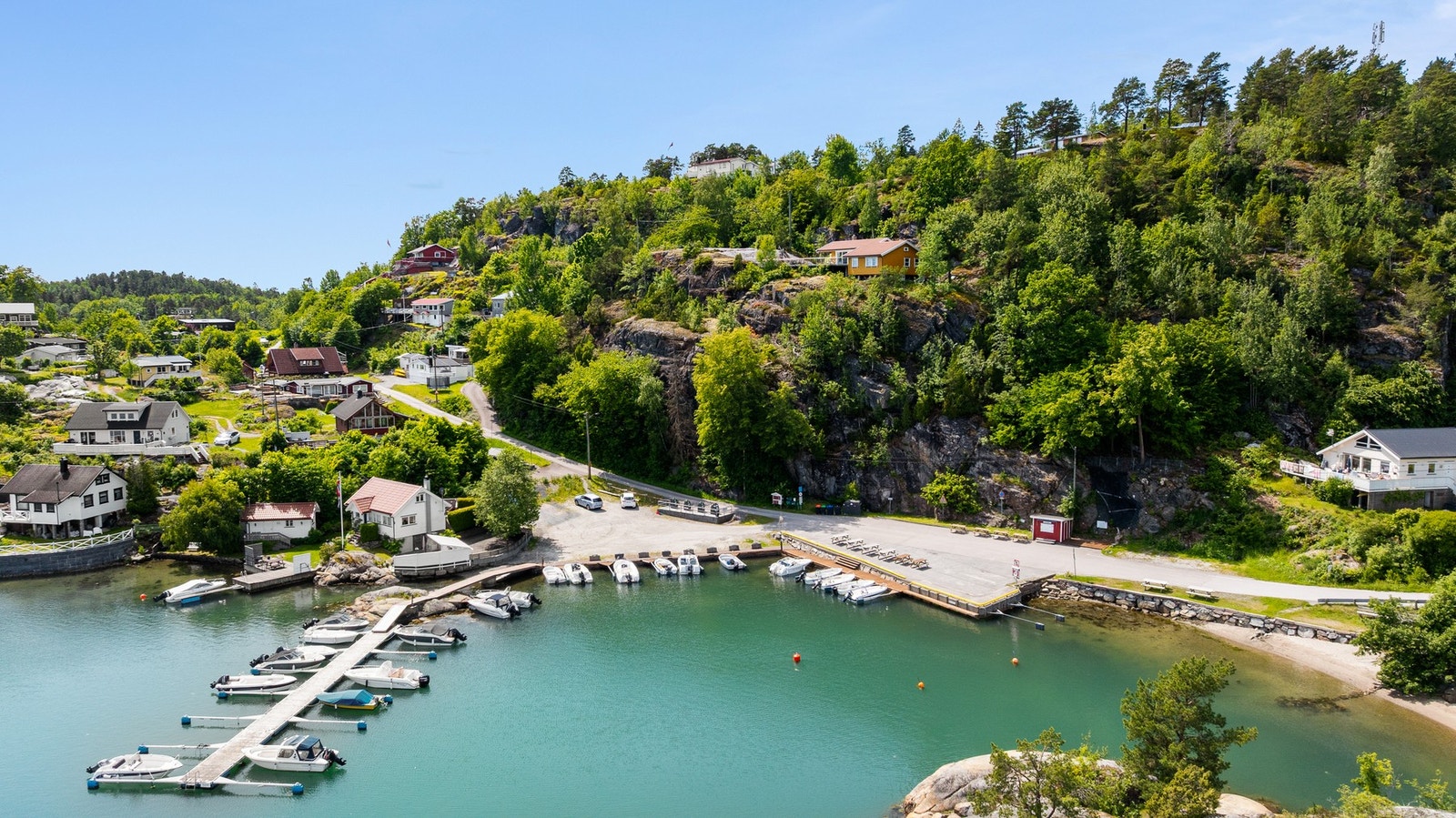 Sommeråpen kiosk som er åpen i hele Juli. Galleribilde