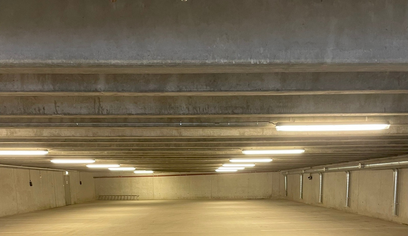 Leiligheten har 1 garasjeplass (unummerert) Med tilgang til elbillader Galleribilde