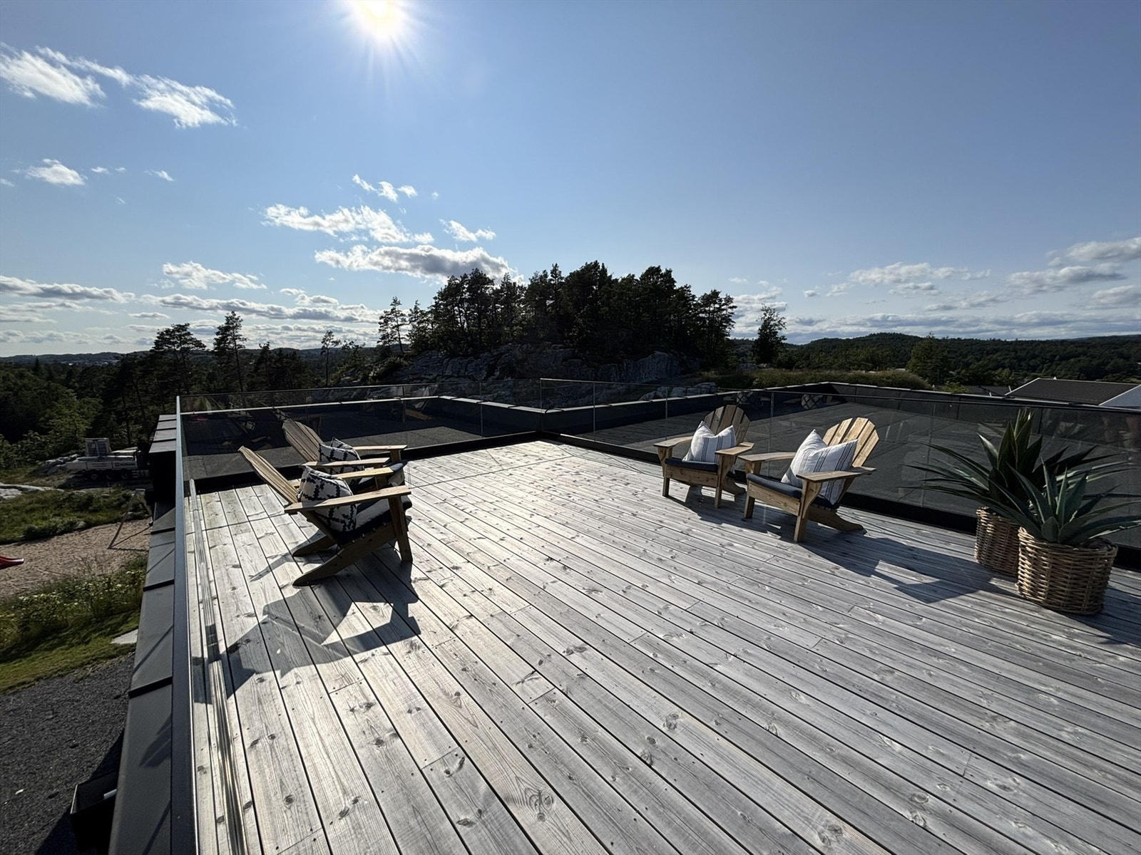Perfekt plass for kaffekoppen, solstolen og sene sommerkvelder. Galleribilde