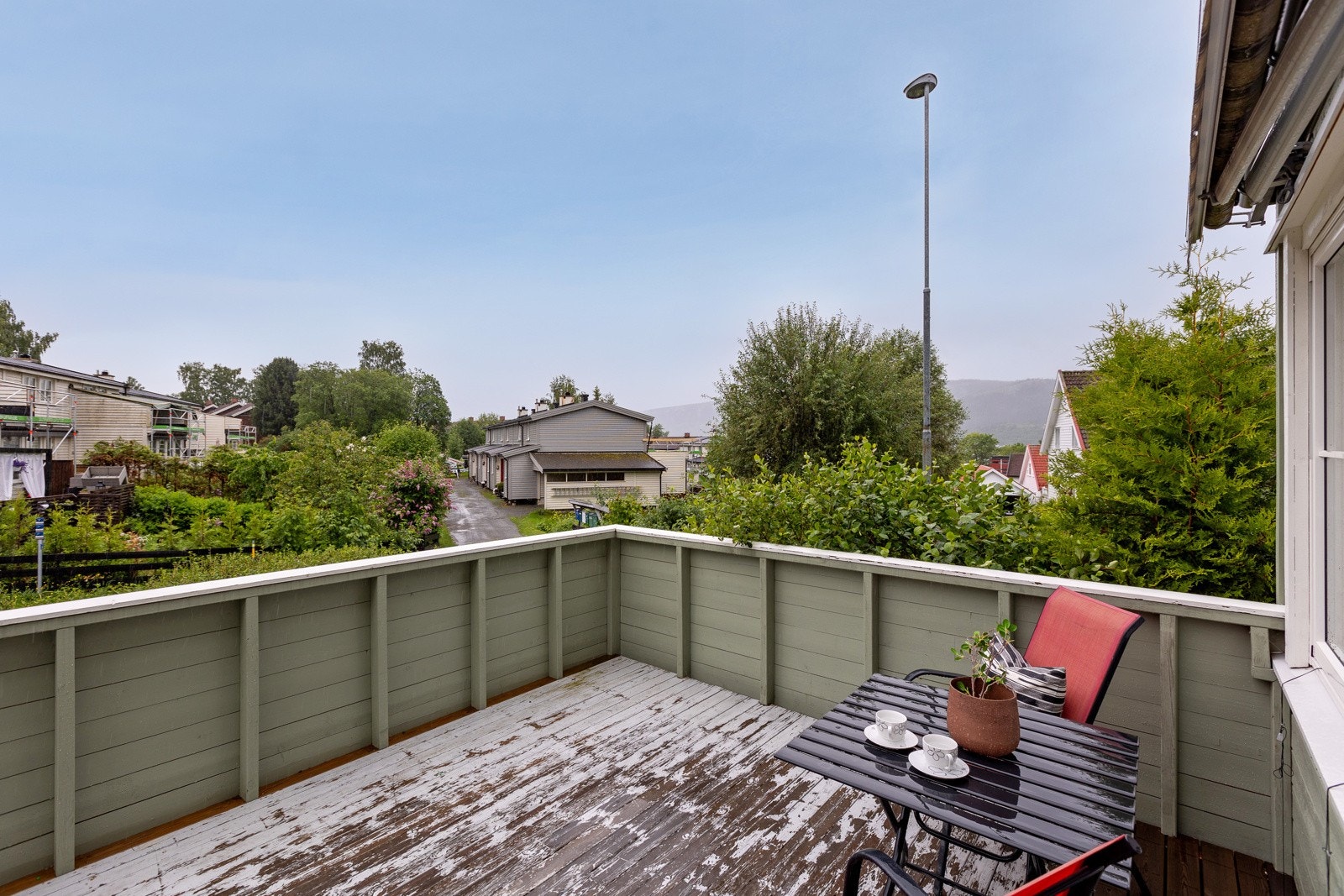 Romslig veranda med flott solgang. Galleribilde