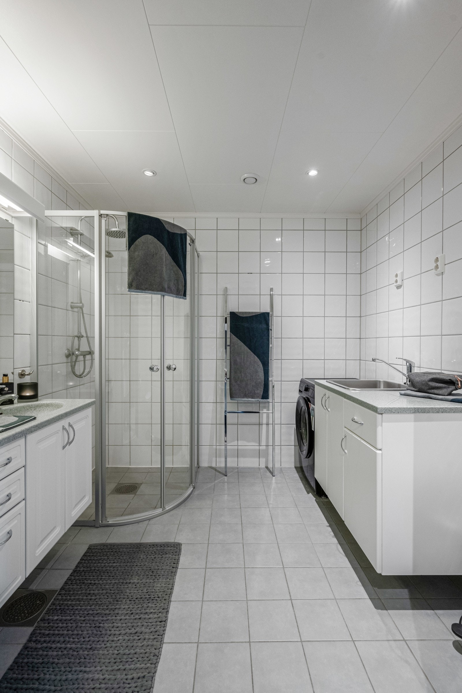 Tidløst bad med opplegg for vaskemaskin Galleribilde