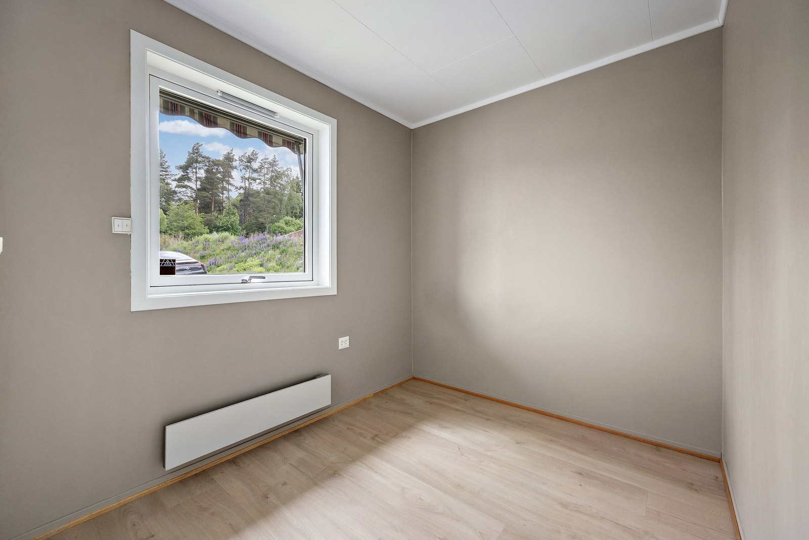Et mindre soverom som egner seg godt som hobbyrom/gjesterom. Gulvvarme Galleribilde