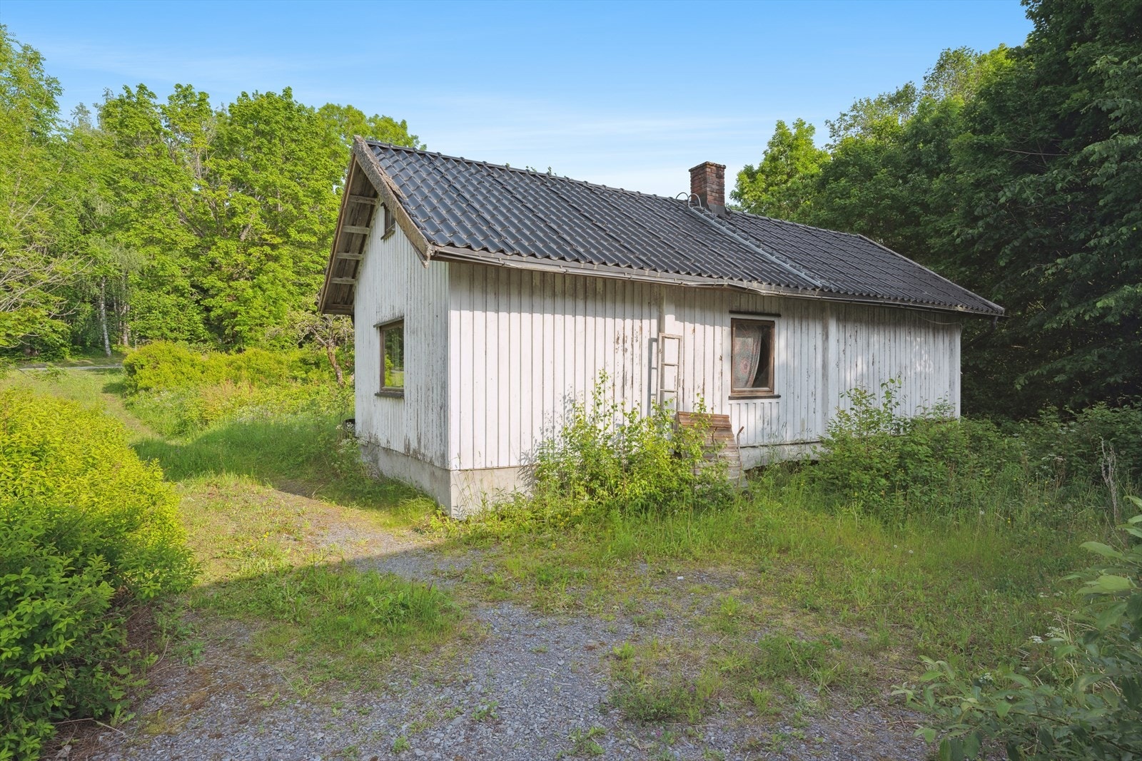 Gammel kondemnabel enebolig Galleribilde