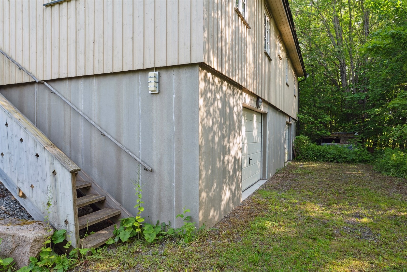 To garasjerom i underetasjen av uthuset. Galleribilde