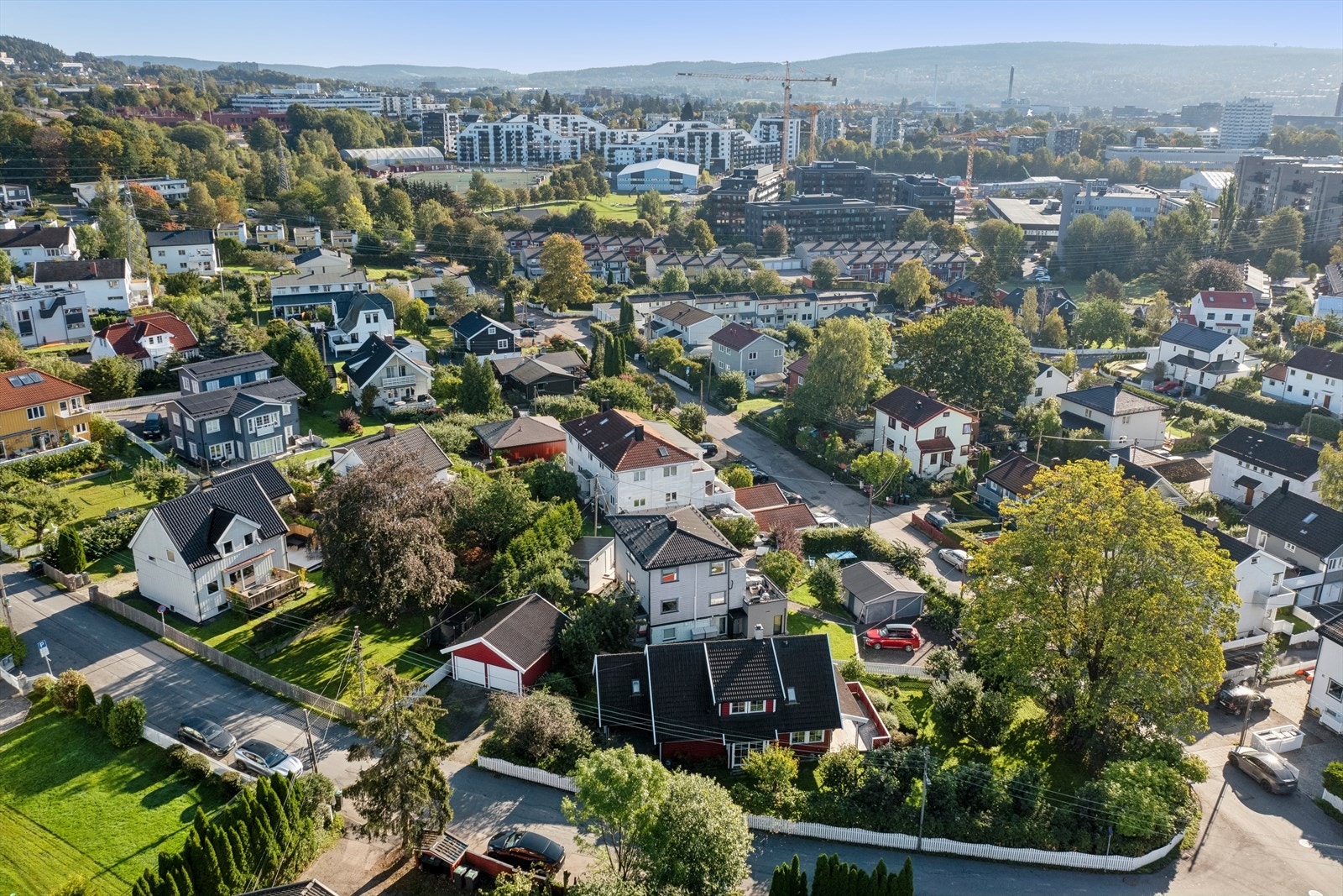 Hasle-Løren idrettsanlegg, og både Løren og Refstad skole ligger kun i få minutters gange unna boligen. Galleribilde