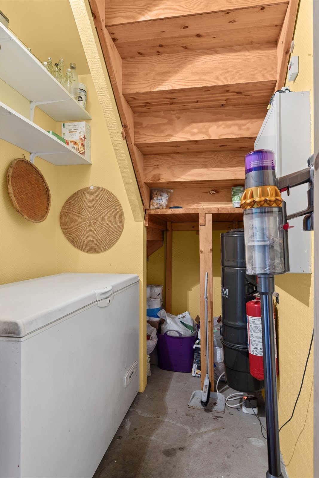 Bod under trapp. Galleribilde