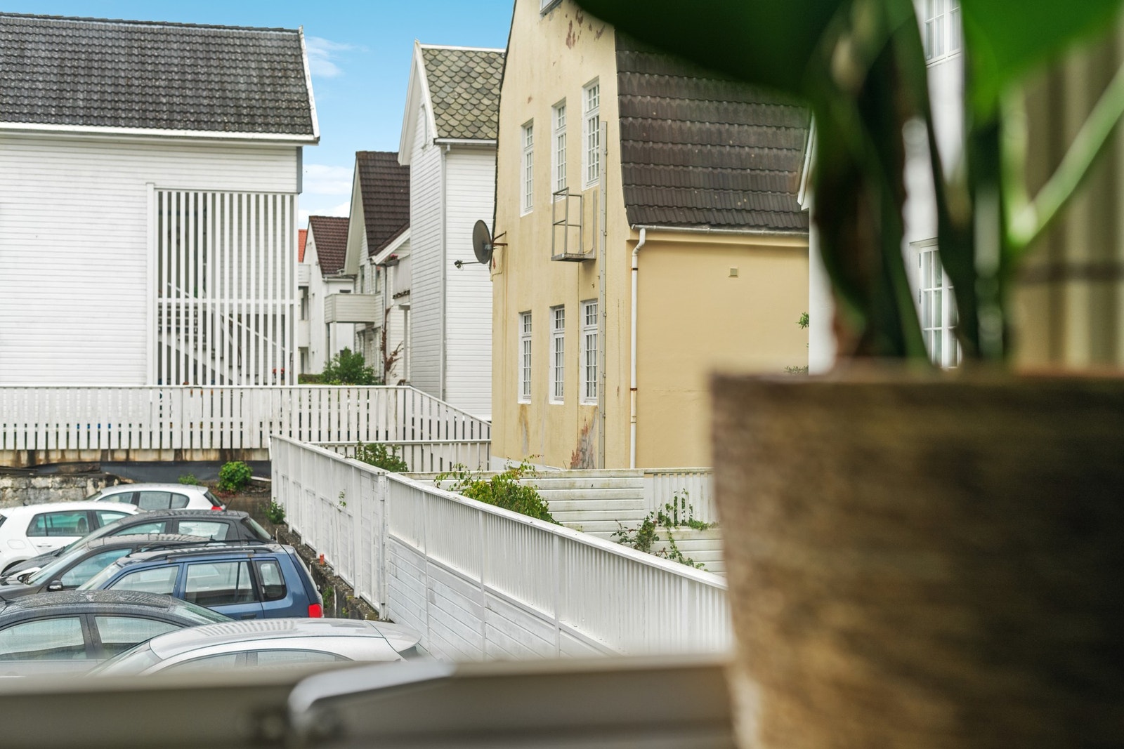 Parkering på sameiets tomt. Velkommen til visning! Galleribilde