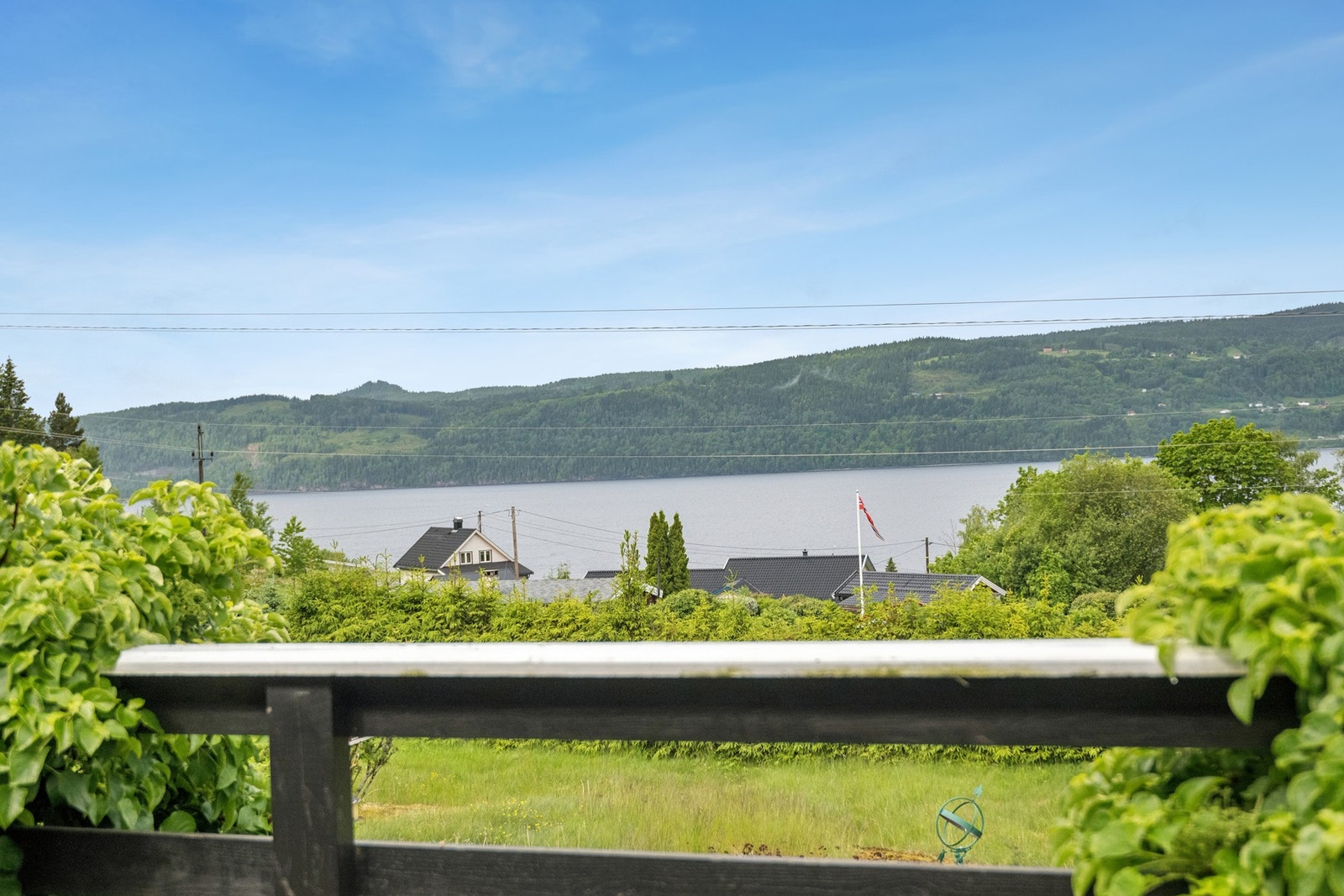 Utsikten fra den vestvendte terrassen. Galleribilde