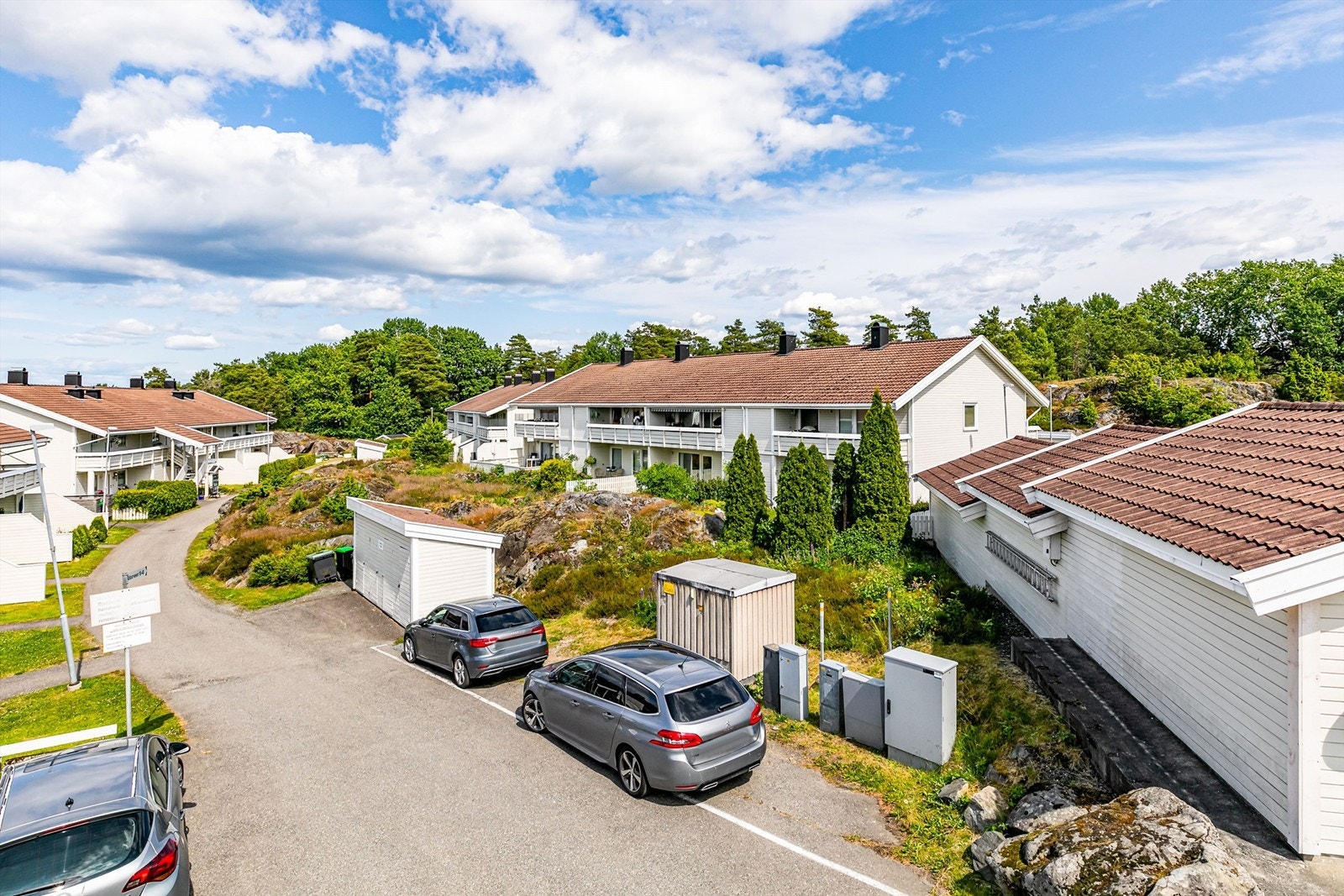 Leiligheten er en del av Ørekroken 4 boligsameie, bestående av i alt 60 eierseksjoner. Galleribilde
