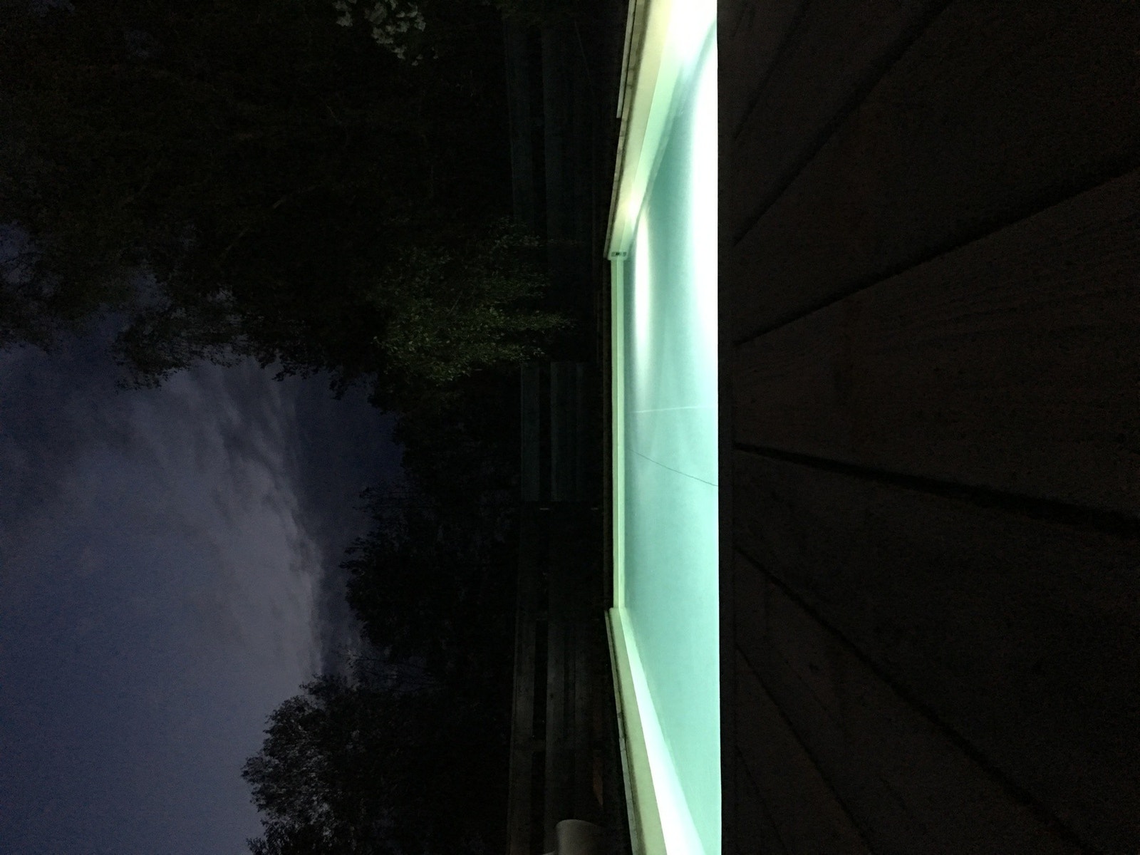 Bassenget er opplyst Galleribilde