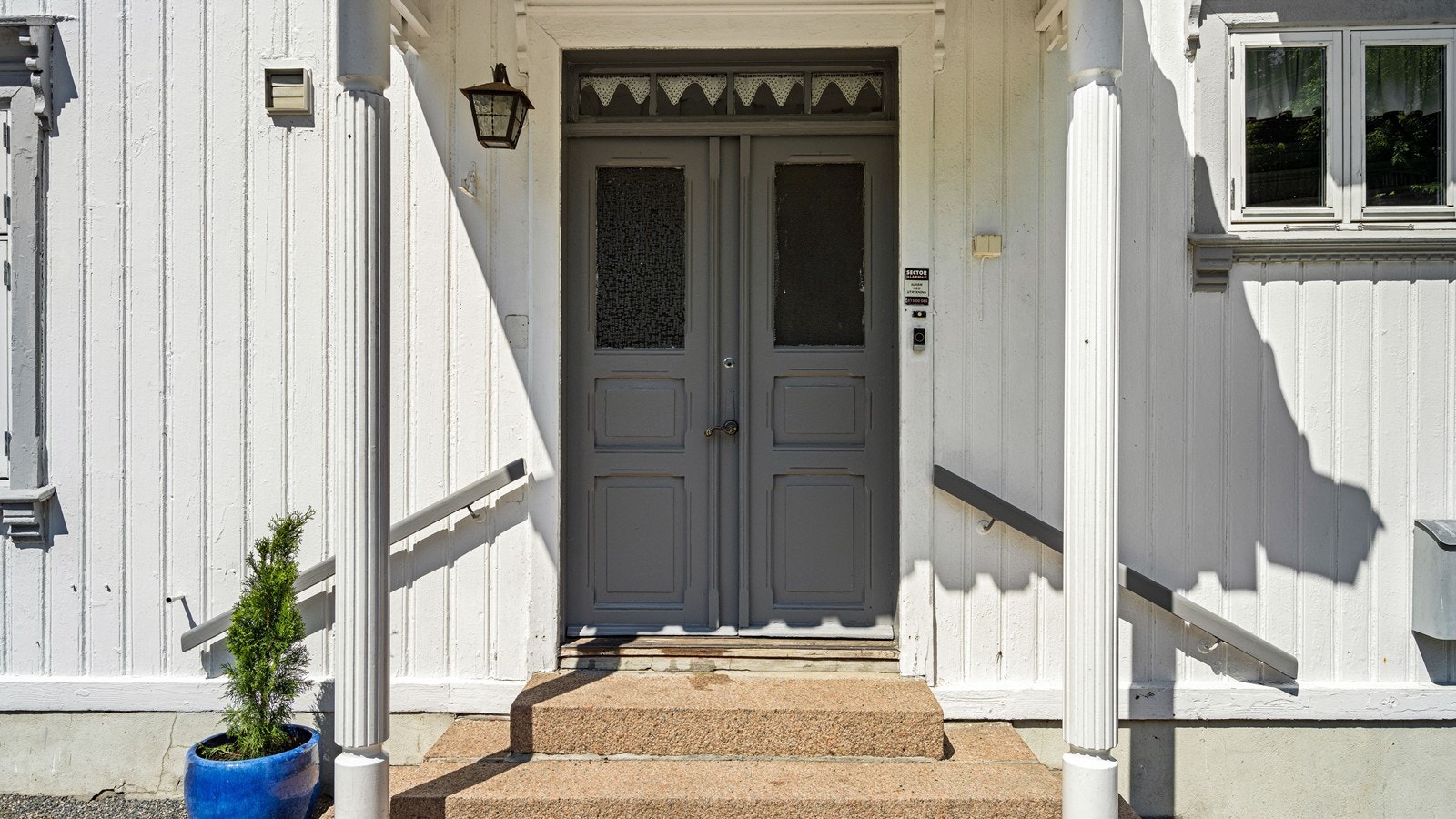 Flott inngangsparti Galleribilde