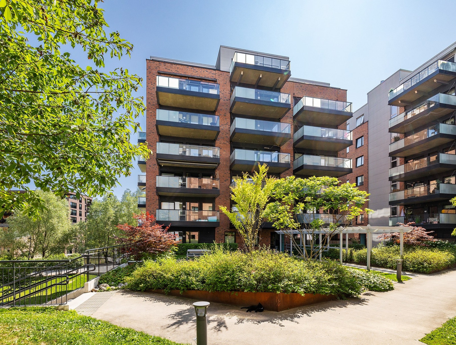 Leiligheten ligger øverst i blokken med veldig god intern beliggenhet. Galleribilde