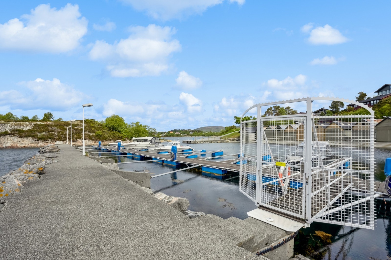 Det medfølger båtplass i felles bryggeanlegg. Galleribilde