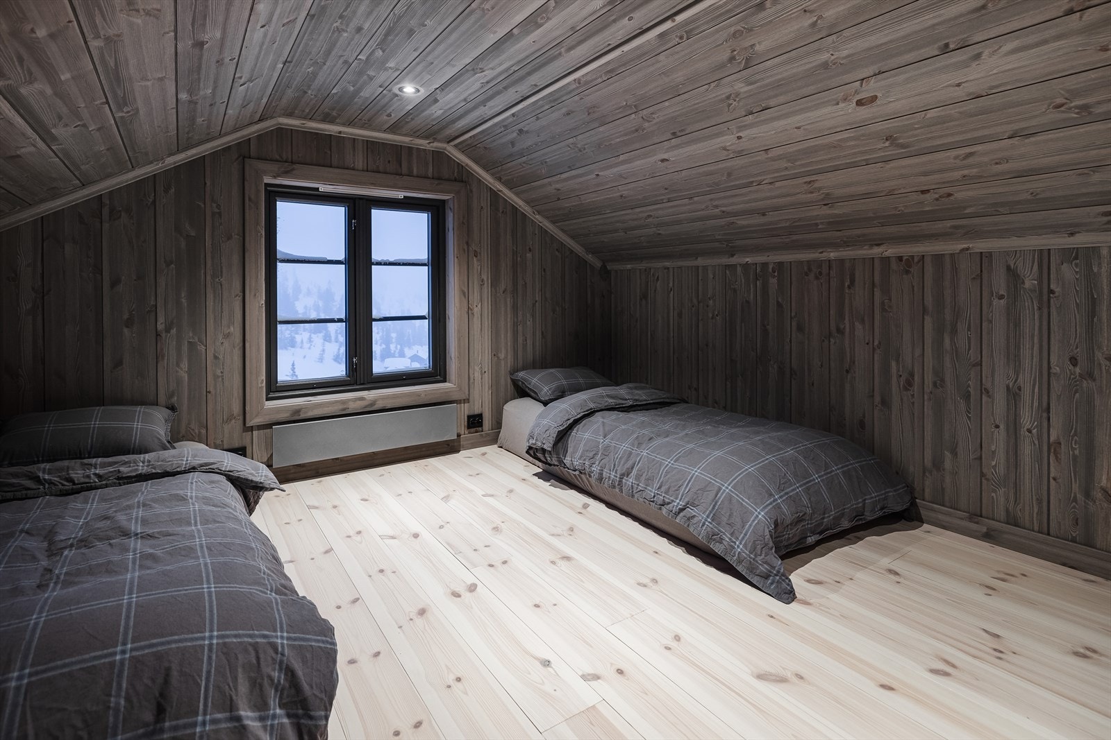 To siderom med plass til senger Galleribilde