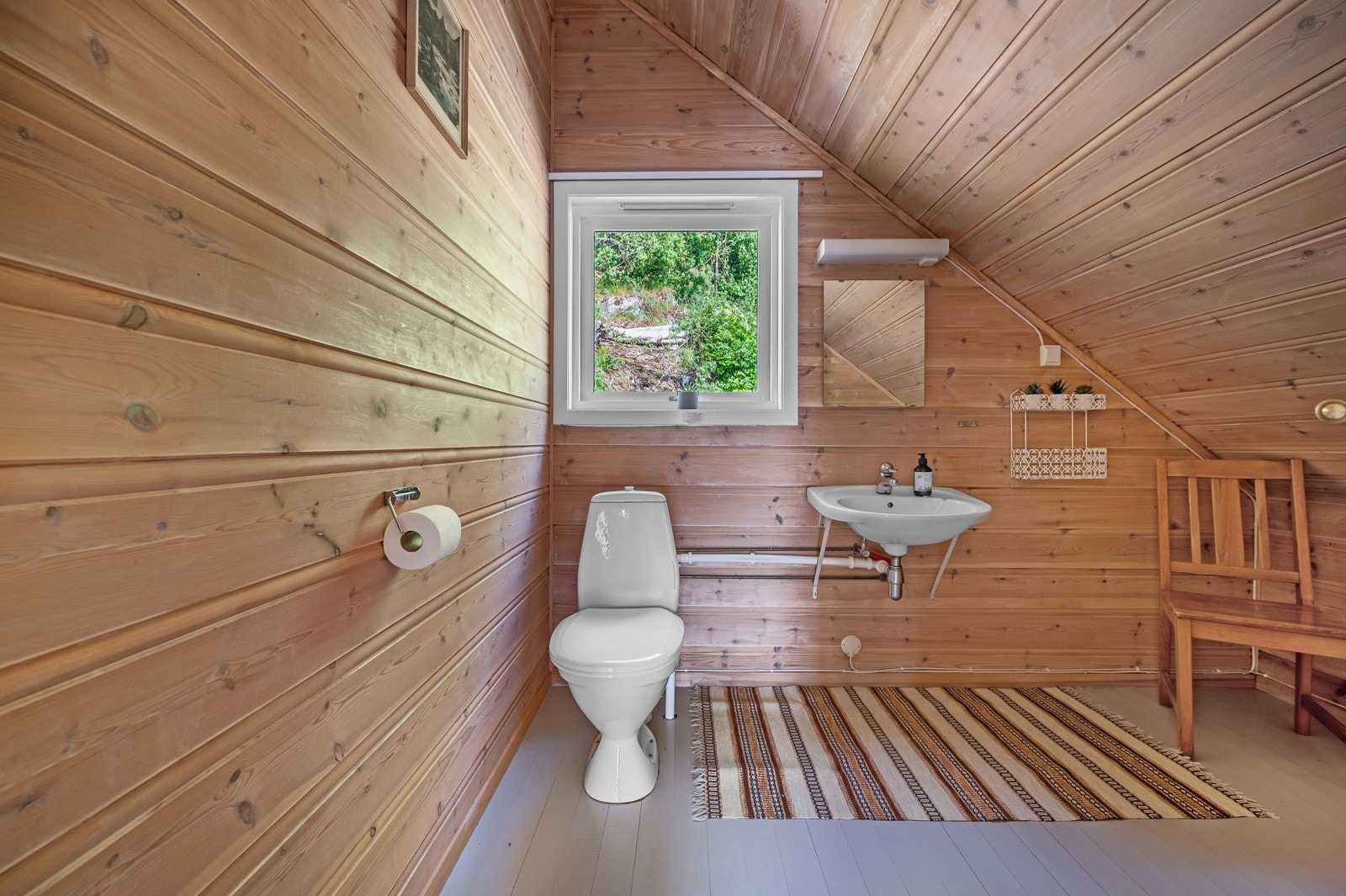 WC på loft (opprinnelig disponibelt rom) Galleribilde