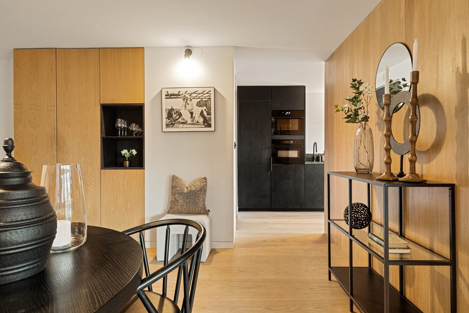 Leiligheten er smakfult oppusset med lekre detaljer i en moderne stil. Galleribilde