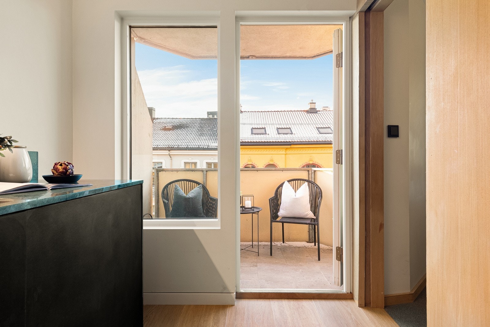 Om sommeren er det deilig å trekke ut for rolige morgenstunder på balkongen. Galleribilde