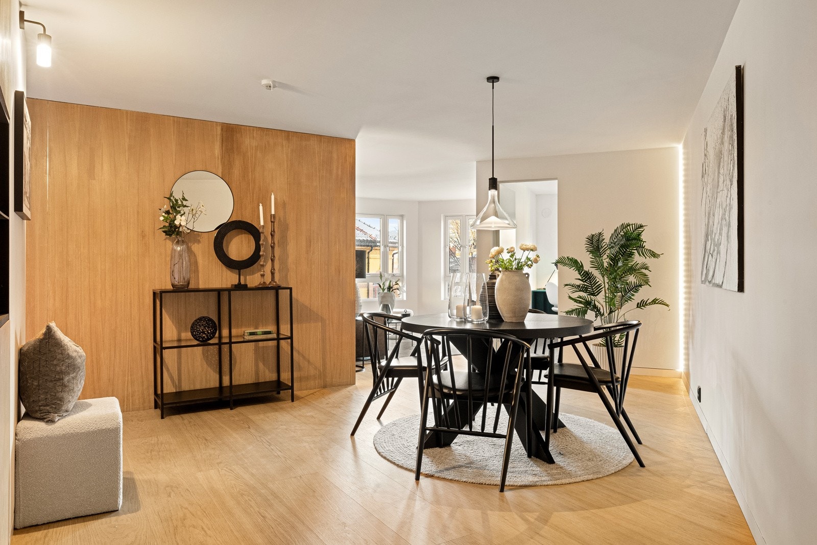 Lekre detaljer som innebygd ledlys i flere vegger gir et eksklusivt preg. Galleribilde