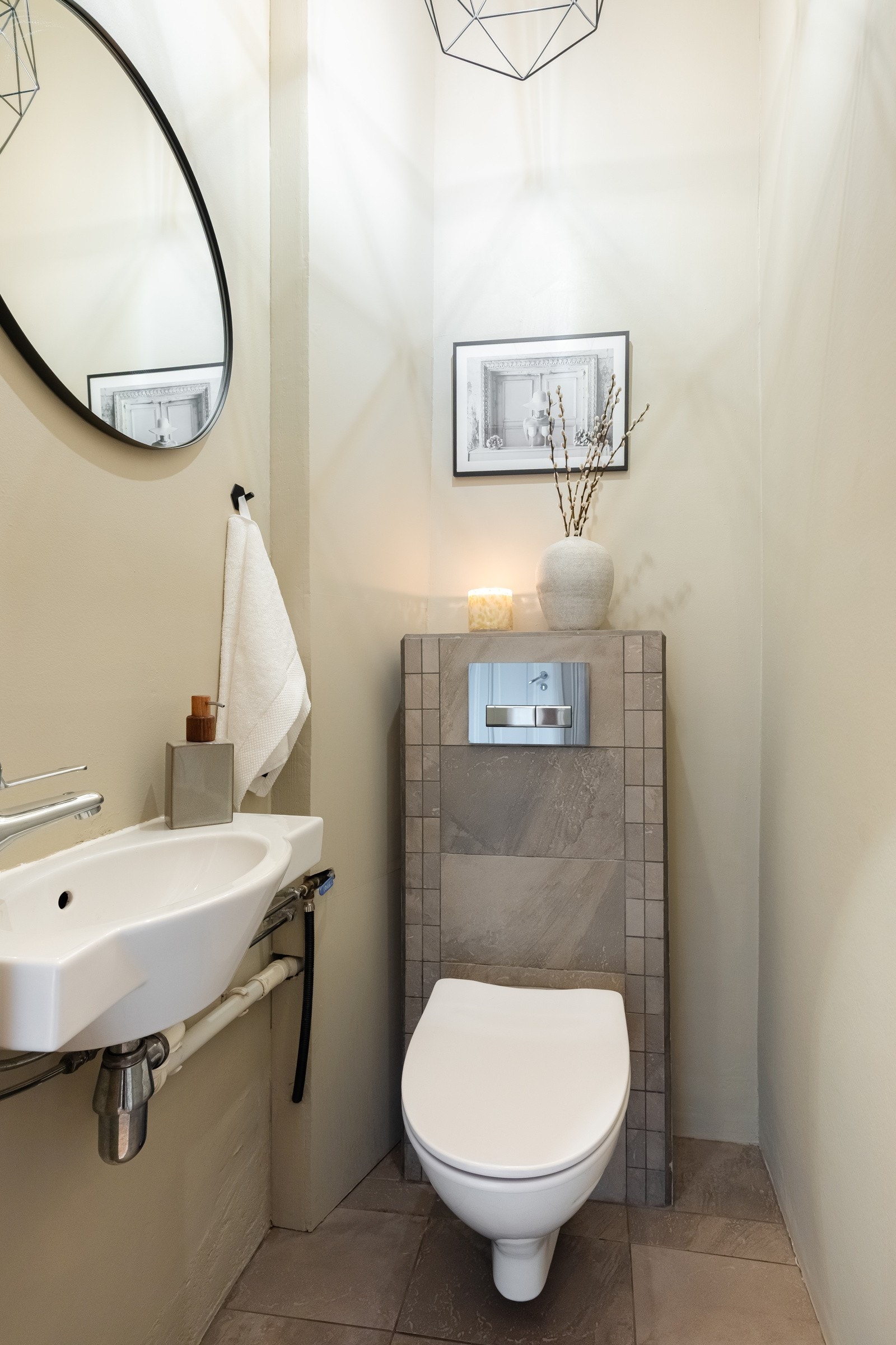 Leiligheten har et flilsgat toalettrom med gulvvarme fra 2011. Galleribilde