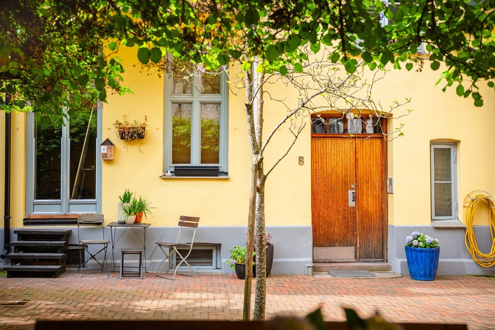 Bakården har felles sykkelparkering. Det er i tillegg felles sykkelbod i kjeller og fellesbod med div. utstyr og vvb. Galleribilde