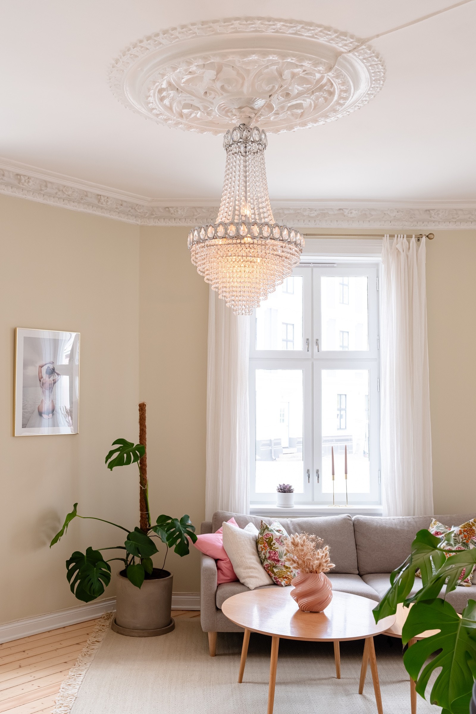 Originale tregulv i stue, soverom og gang ble slipt i 2025. Galleribilde