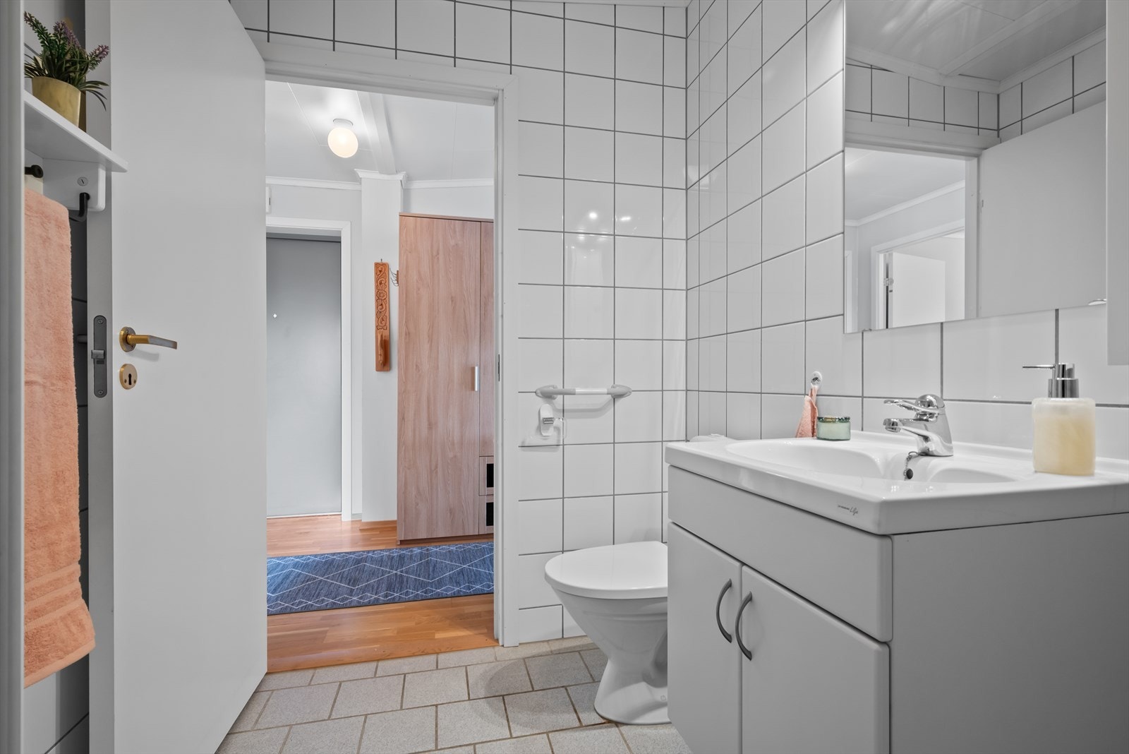 Badet har et areal på 4,5 kvm. Galleribilde