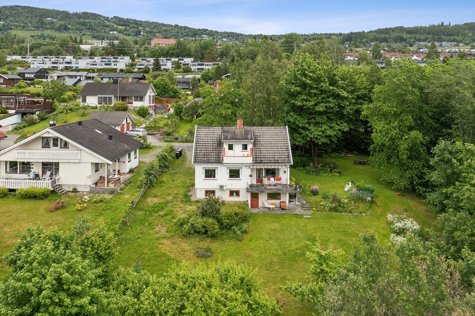 Eneboligen har moderniseringsbehov, noe som gir deg mulighet til å sette ditt eget preg på eiendommen. Galleribilde