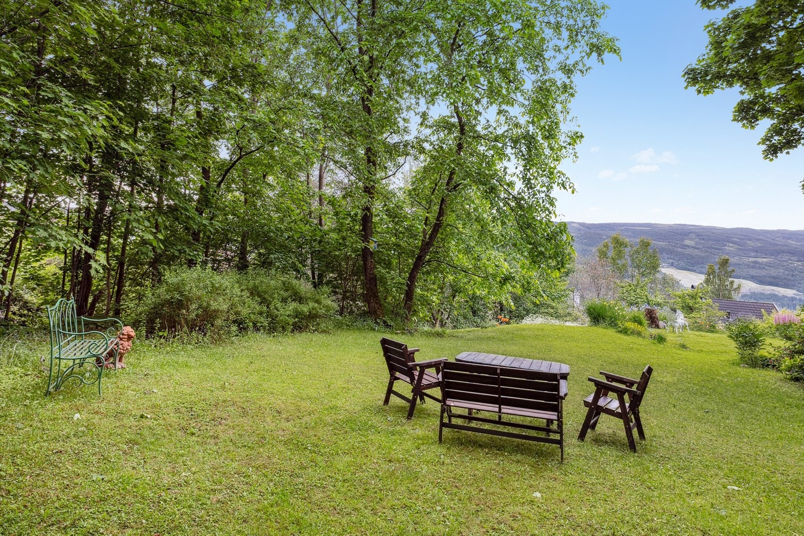 Det er god plass til flere sosiale soner i hagen. Galleribilde