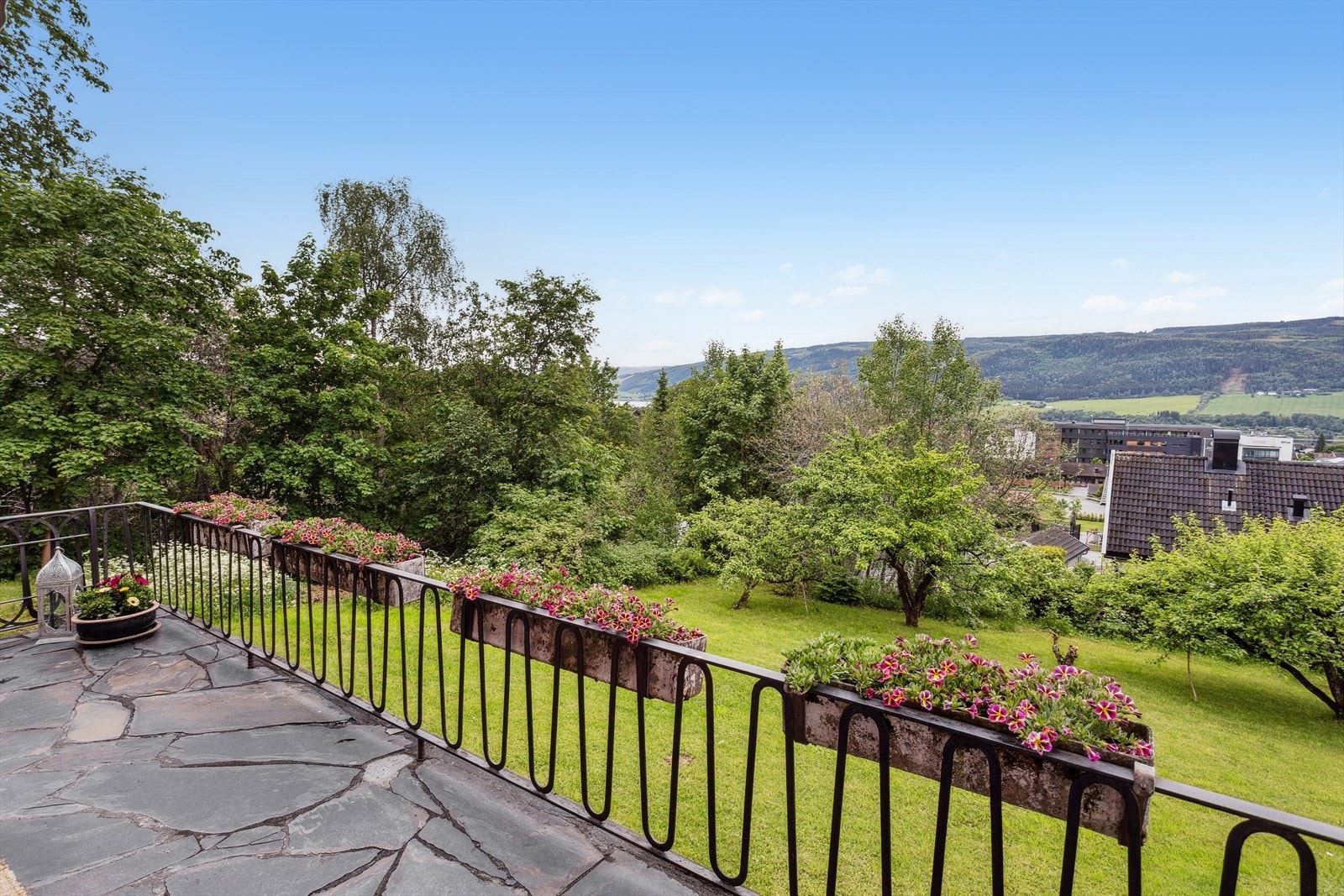 Utsyn fra terrassen. Galleribilde