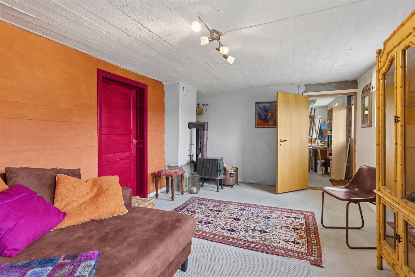 I tillegg til stuen i første etasje, er det i dag innredet en kjellerstue. Galleribilde