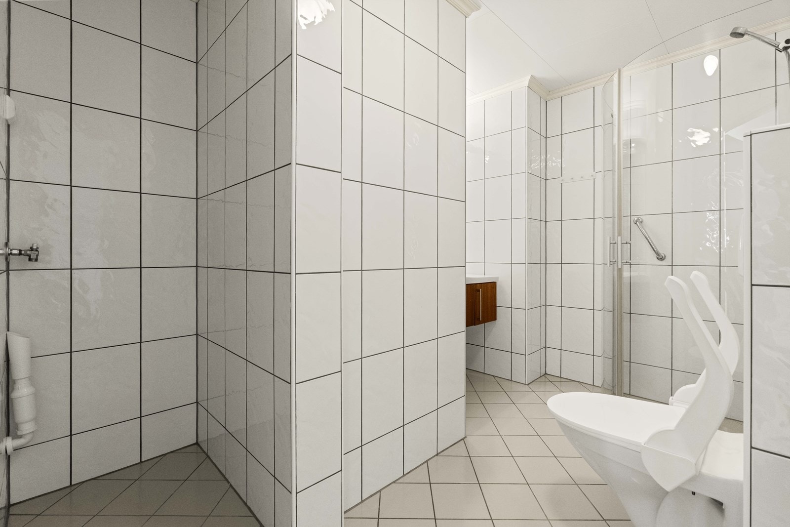 Opplegg for vaskemaskin på badet Galleribilde