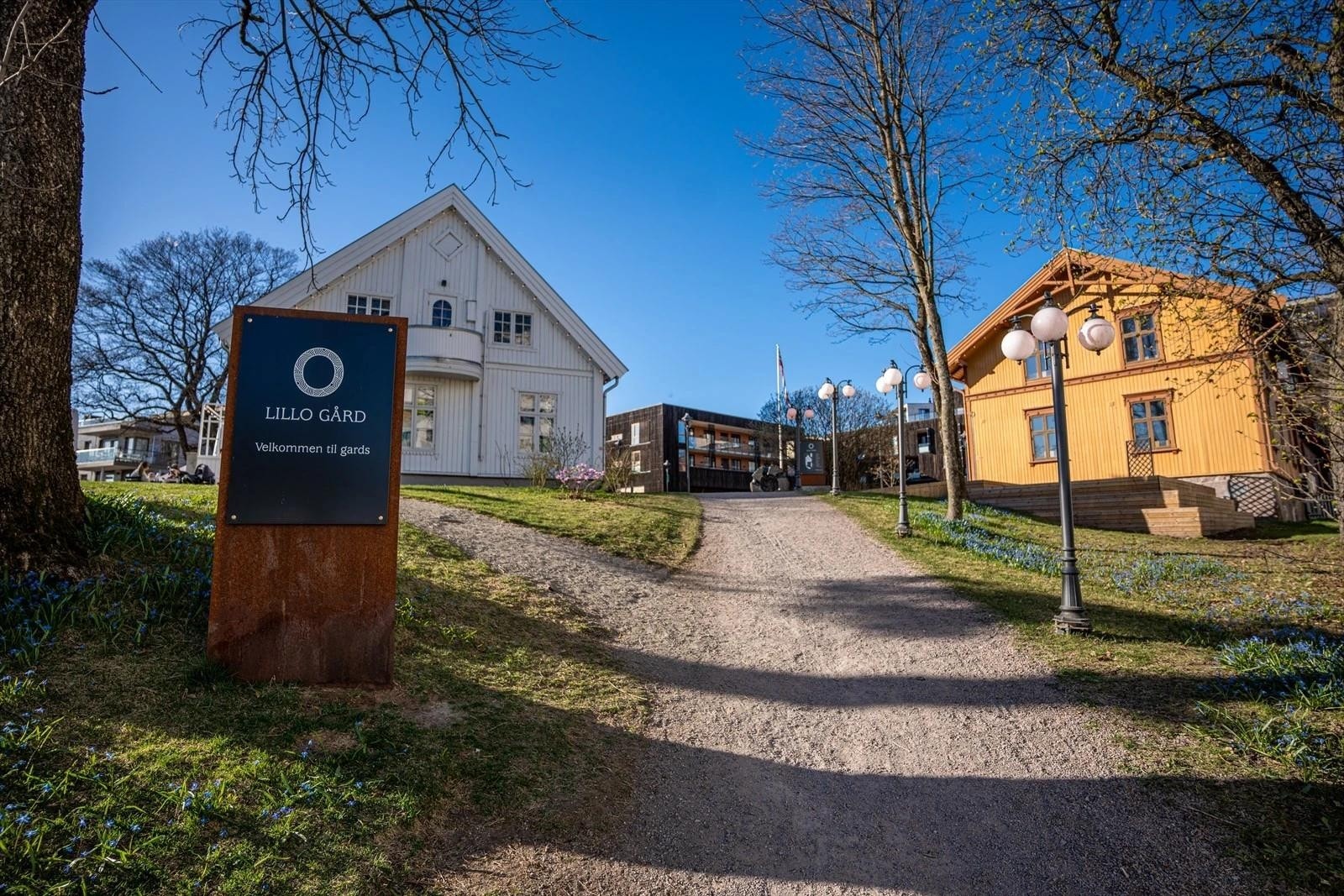Lillo Gård i umiddelbar nærhet. Galleribilde
