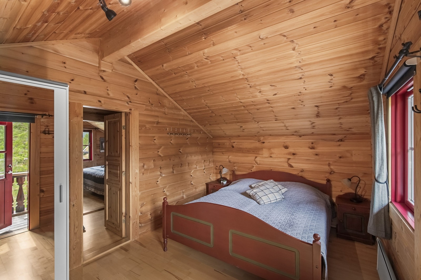 Hovedsoverommet er stort og luftig. Galleribilde