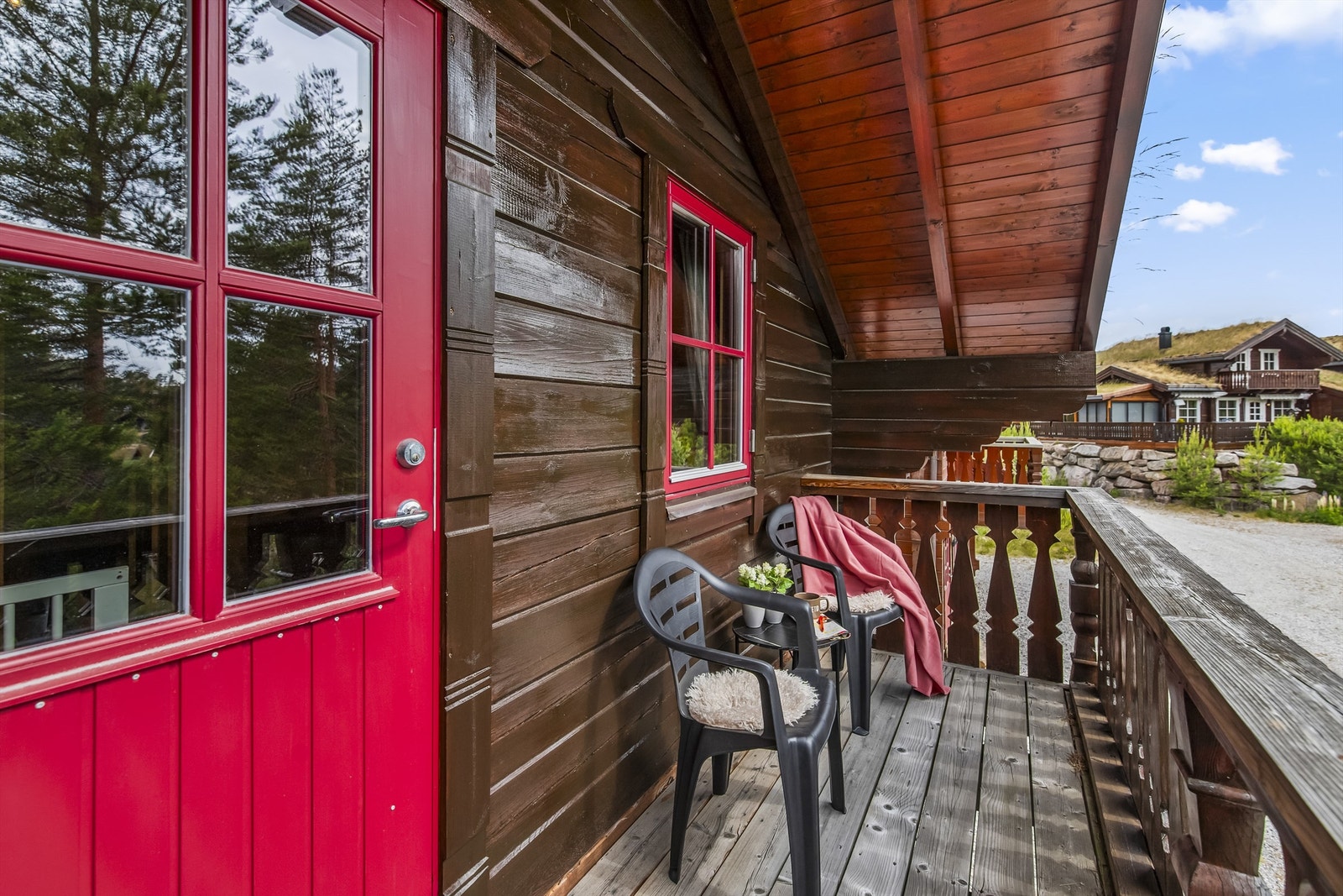 5 kvm stor balkong. Her kan du f.eks nyte morgenkaffen! Galleribilde