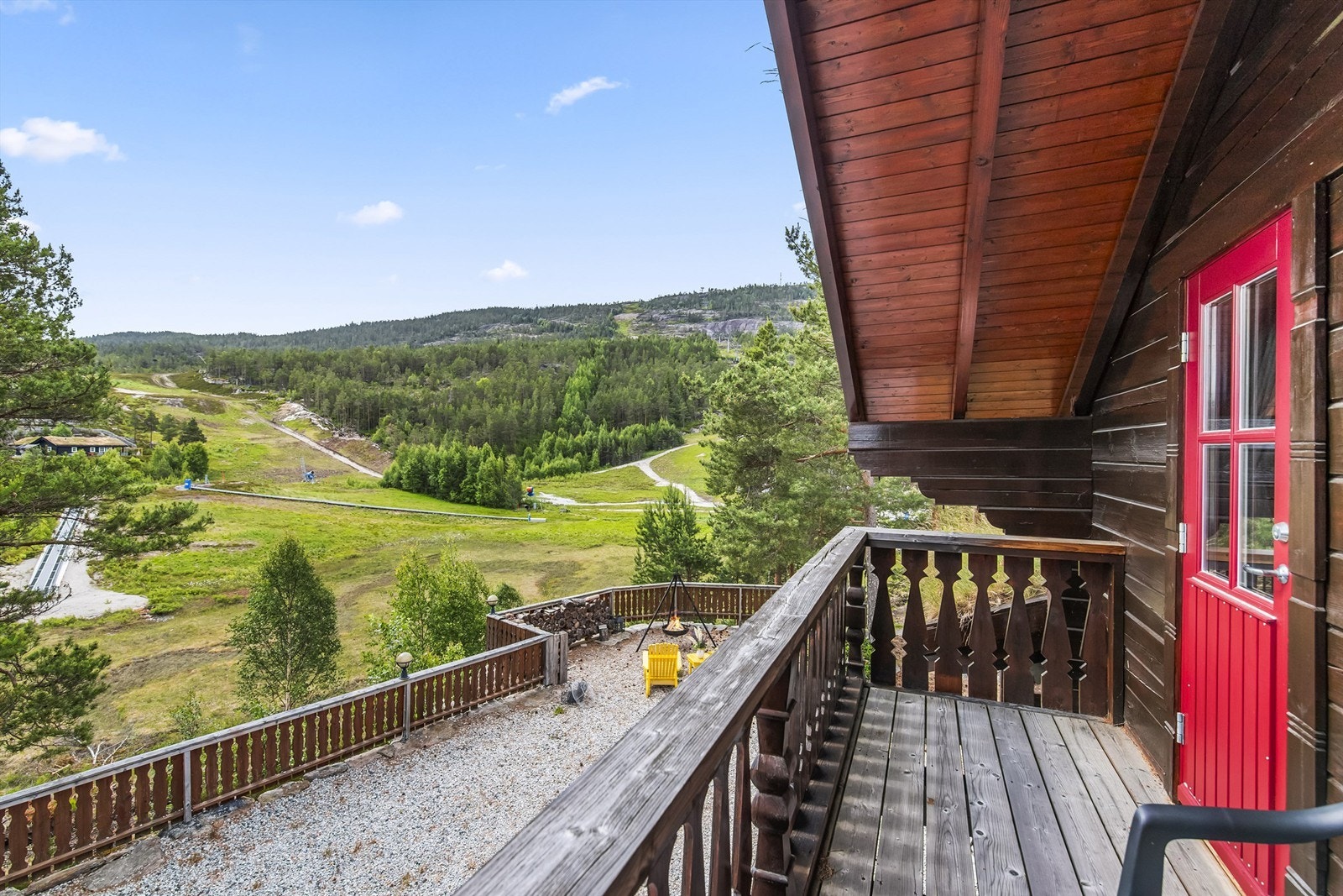 Flott utsyn opp mot skianlegget. Perfekt avstand for en barnefamilie! Galleribilde