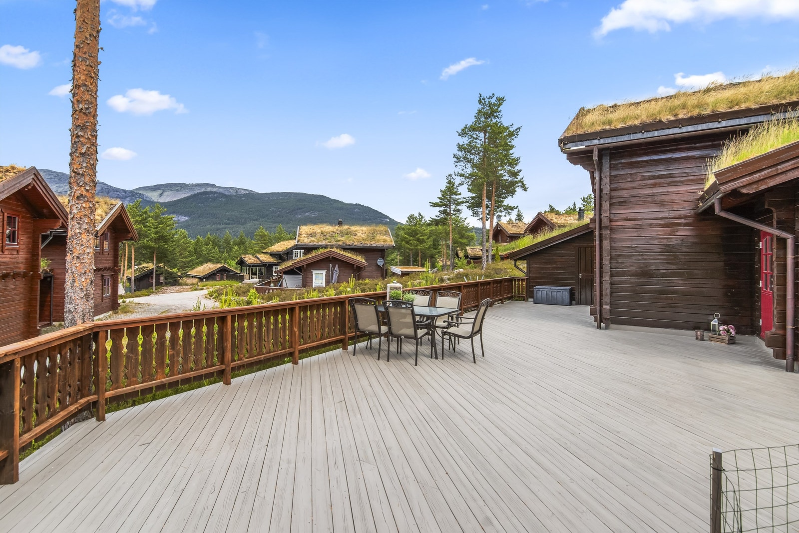 Vrådal er blitt et meget populært helårssted da de har mange aktiviteter, sommer som vinter. Galleribilde