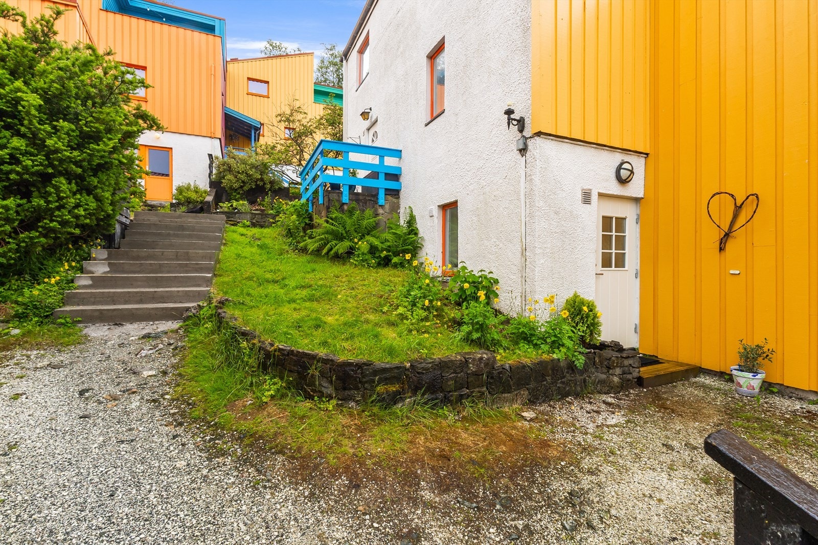 Underetasjen har egen inngang. Galleribilde