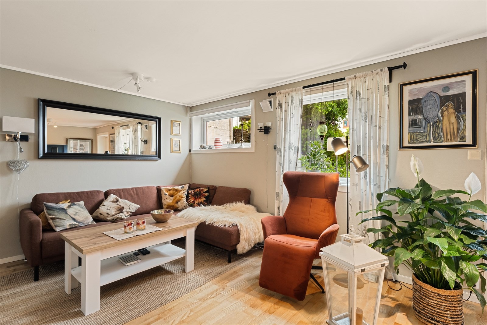 Stor leilighet med egen inngang og 55 m² å boltre seg på. Galleribilde