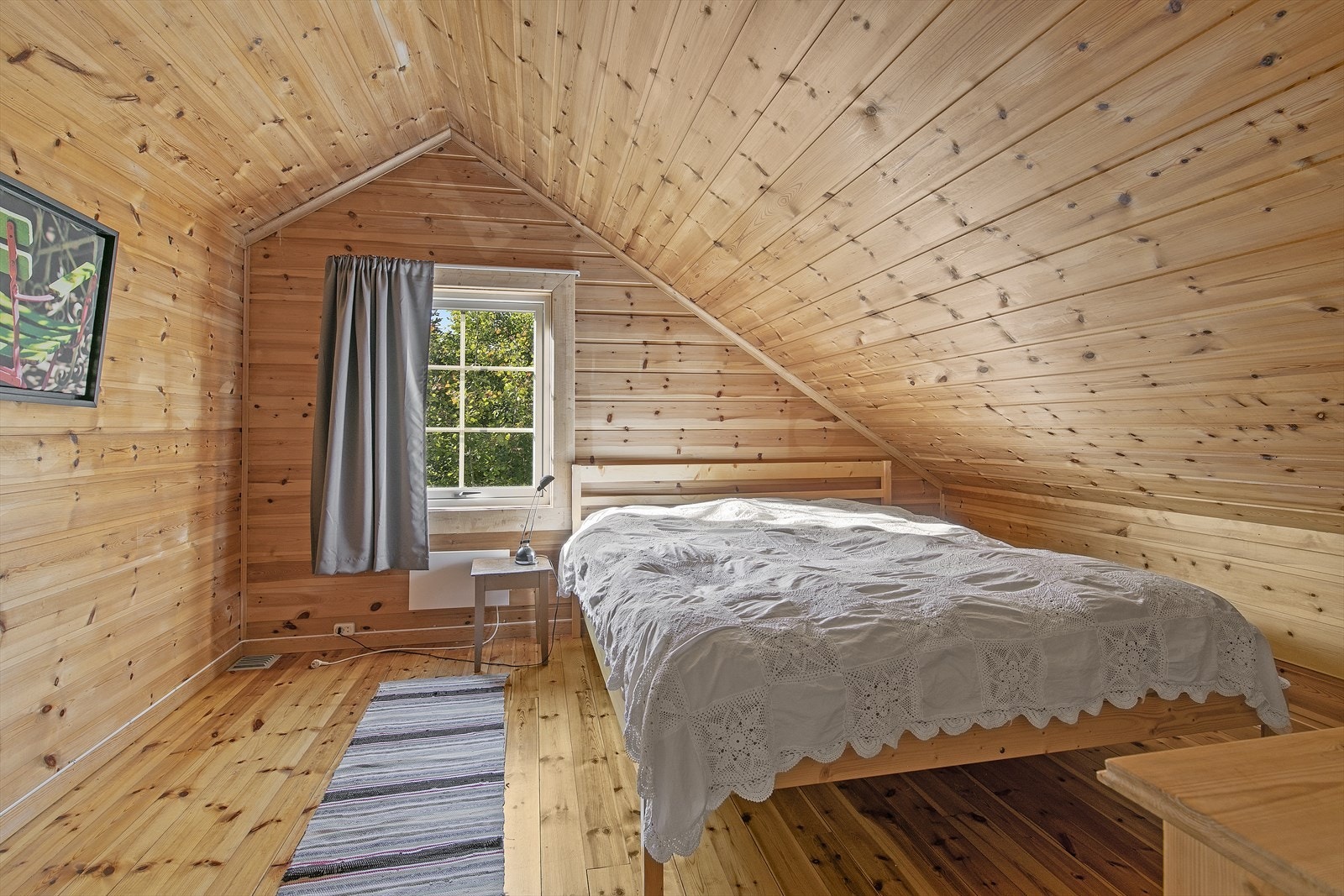 Soverom 2 er av praktisk størrelse. Galleribilde