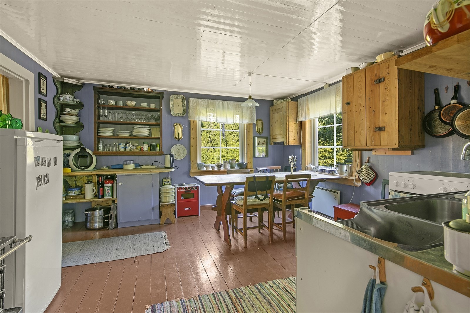 Kjøkkenet er romslig og lyst. Galleribilde