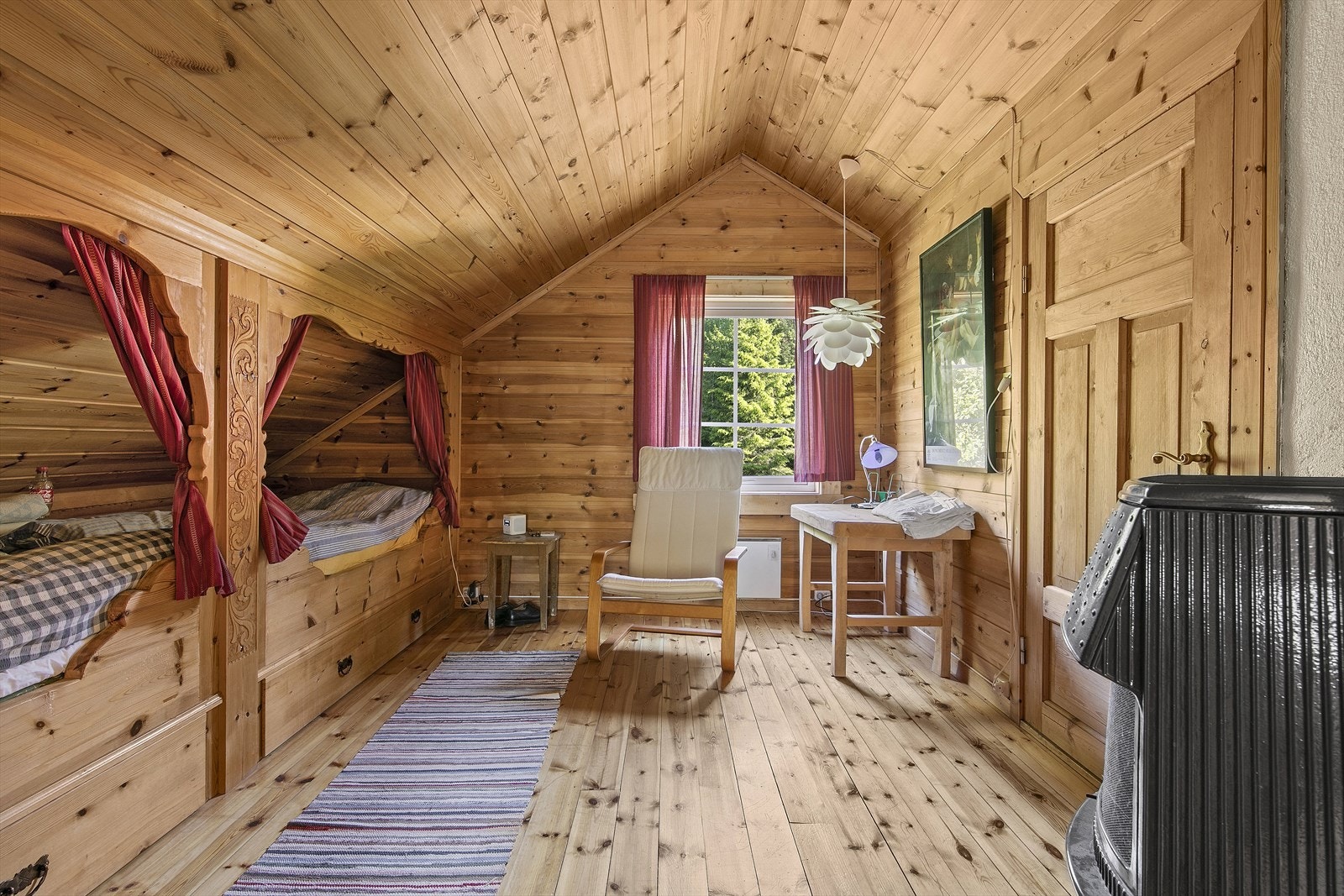 2.etg består av 2 soverom. Soverom 1 er romslig. Galleribilde