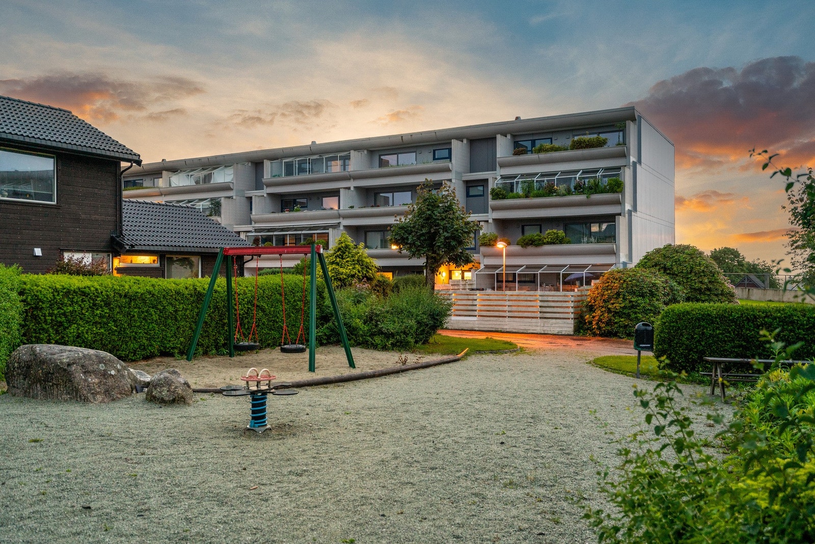 ed bil åpner også regionen seg, om det er Forus, Sola eller Sandnes som ønskes besøkt. Enkel adkomst til E39. Gode bussforbindelser gjør arbeidsplasser på Forus, i Sola og Sandnes lett tilgjengelig. Galleribilde