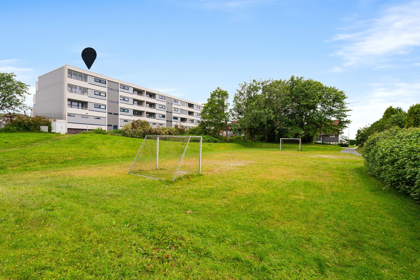 Boligen har attraktiv beliggenhet på Tjensvoll. Tjensvoll ligger i flotte omgivelser med mange turmuligheter. Mosvannet, Mosvannsparken og Sørmarka ligger innen gåavstand. Galleribilde
