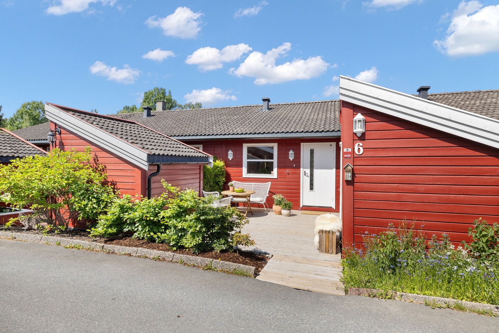 Eiendommen er en del av et attraktivt og familievennlig bomiljø på Lerdalstoppen. Galleribilde