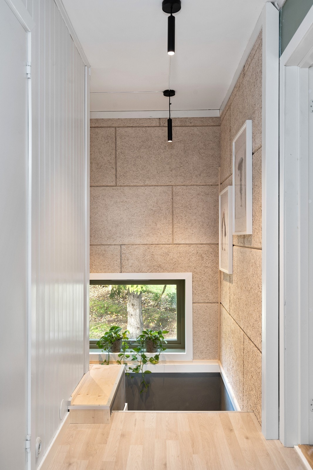 Trapperom i 2. etasje. Til venstre er badet og til høyre et av soverommene. Galleribilde