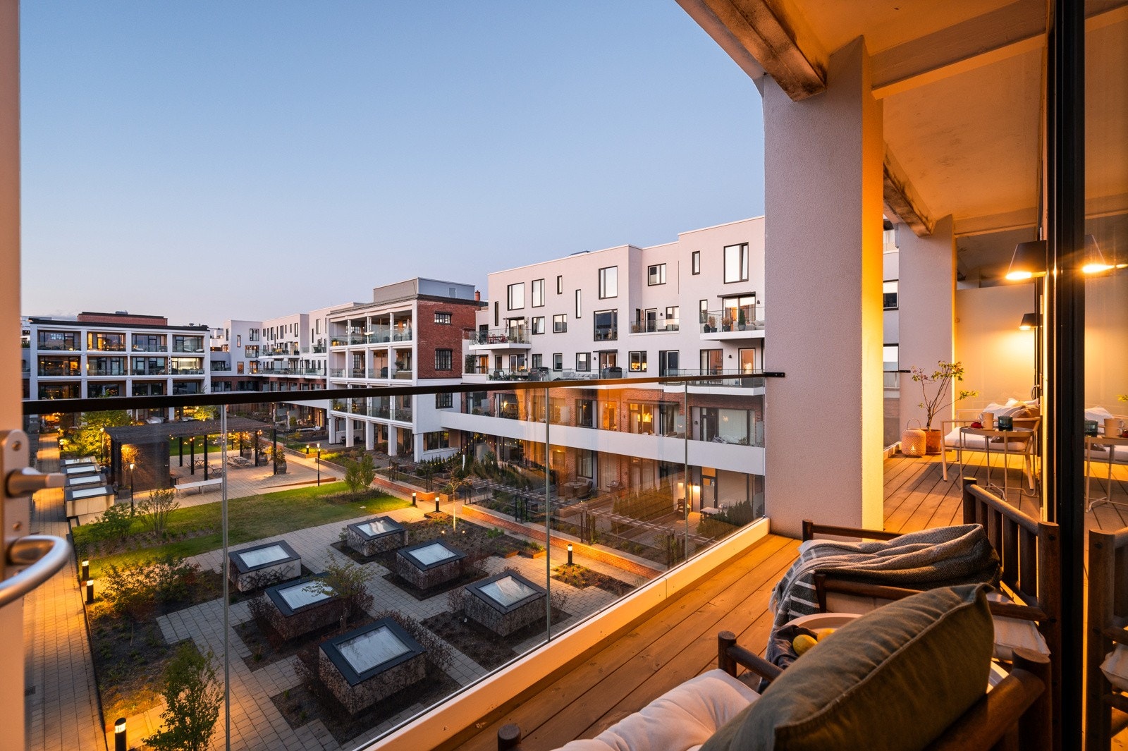 Med god plass til utemøblement på balkongen. Galleribilde