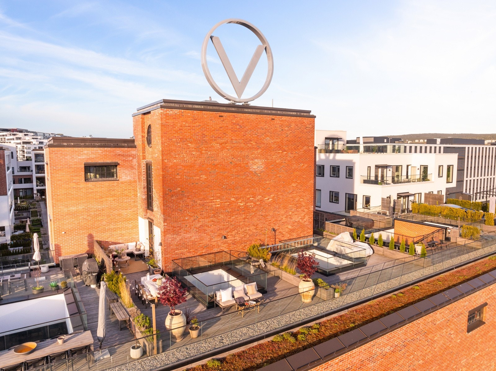 Her får du super beliggenhet på toppen av bygget - størst i hele sameiet. Galleribilde