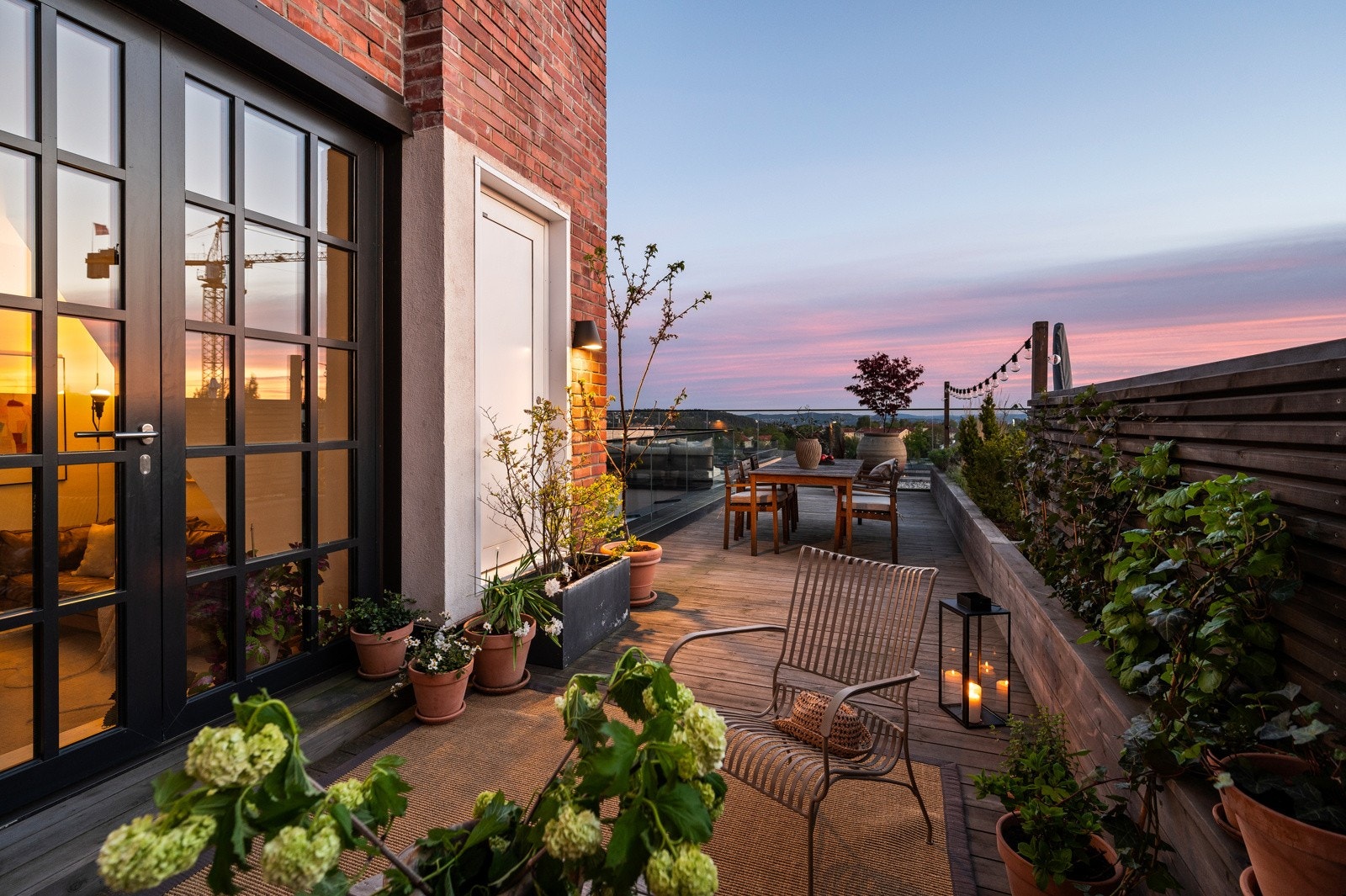 En unik og eksklusiv leilighet som kombinerer moderne arkitektur med et elegant og stilrent interiør. Galleribilde